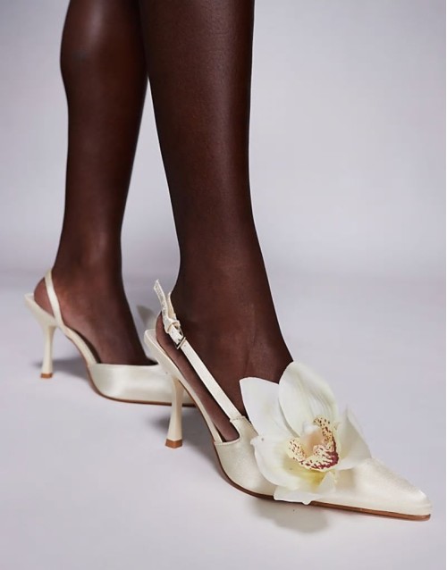 Binita pointed slingback heeled shoes with flower white