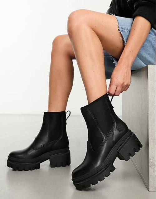 everleigh chelsea boots in black full grain leather