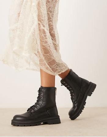 lace up low ankle boot in black