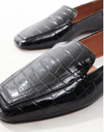 Modern slim loafer in black
